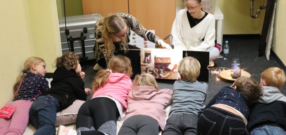 Ein gelungener Vorlesetag mit der Fachschule Sozialpädagogik Bild zu Ein gelungener Vorlesetag mit der Fachschule Sozialpädagogik