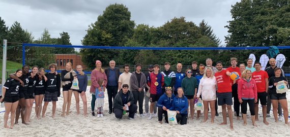 Fair aufschlagen, gemeinsam punkten – faire Volleyballturnier an der Beruflichen Schule des Kreises Stormarn Bild zu Fair aufschlagen, gemeinsam punkten – faire Volleyballturnier an der Beruflichen Schule des Kreises Stormarn