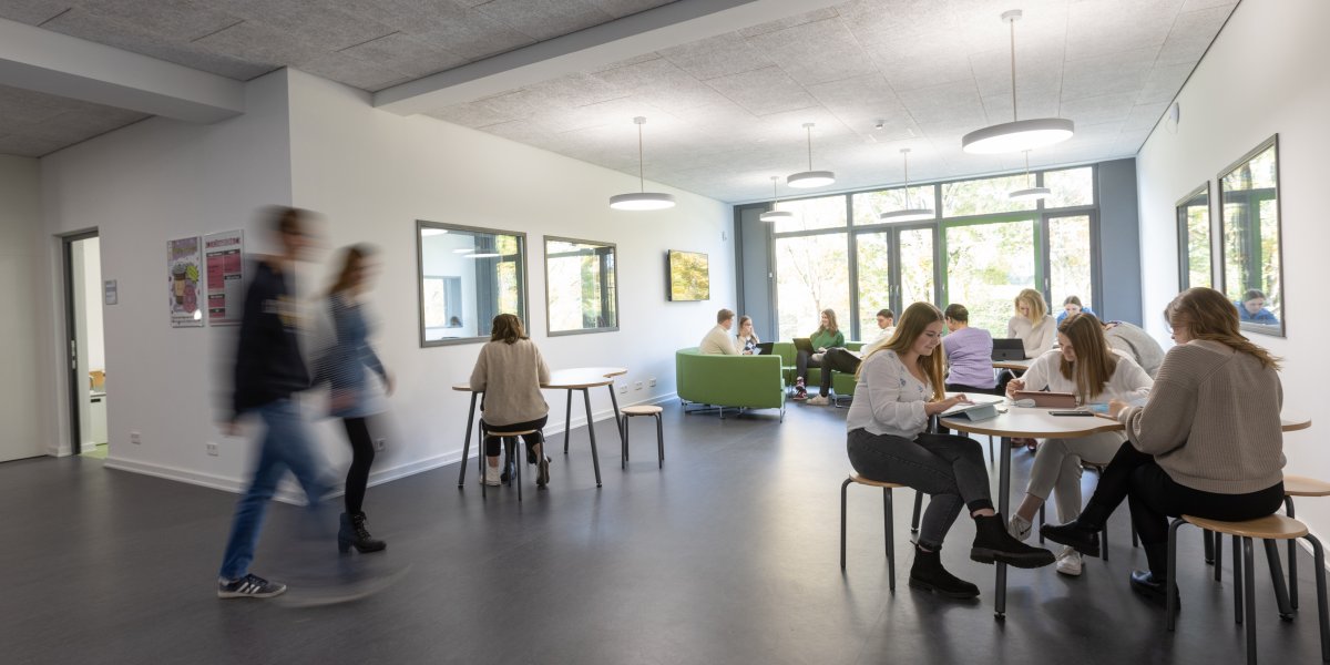 Von Ausbildungsvorbereitung bis Zahnmedizinische/r Fachangestellte/r Berufliche Schule des Kreises Stormarn in Bad Oldesloe
