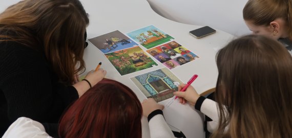 Bild zu Staatlich anerkannte Erzieherin/Staatlich anerkannter Erzieher (3 od. 2 Jahre)